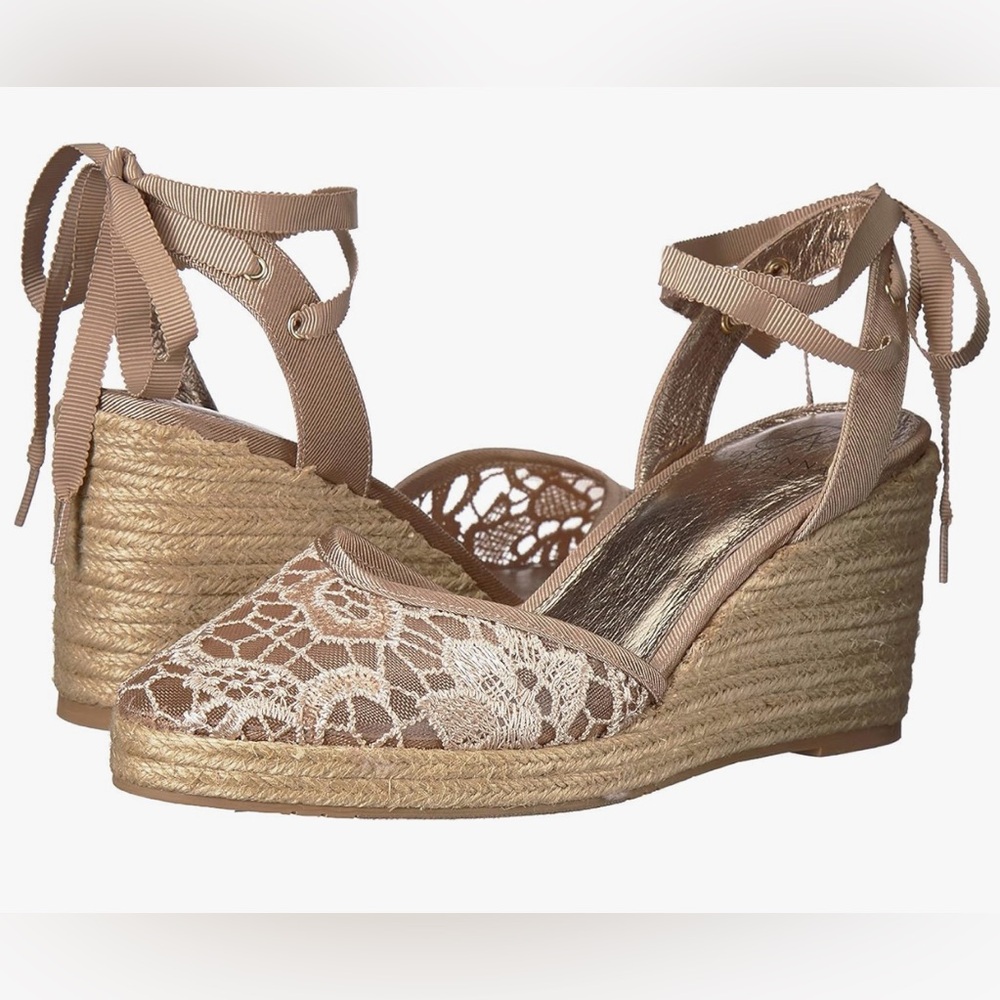 NWOT Adrianna Papell Pamela Wedge Sandals 8.5M